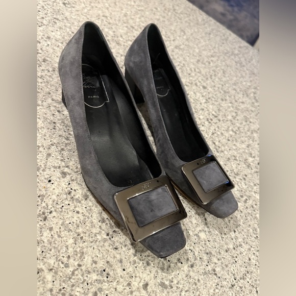 Roger Vivier Belle Pumps in Grey Suede - Picture 10 of 11